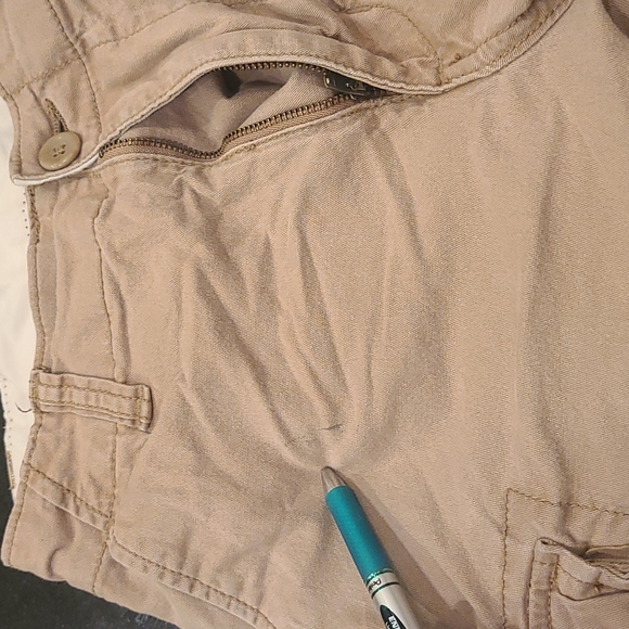Old Navy 30" cargo shorts - Picture 4 of 8